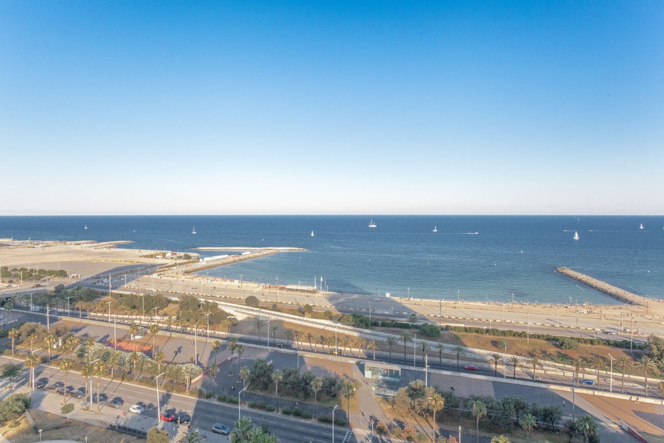 Exclusive view apartment on the first line of the sea
