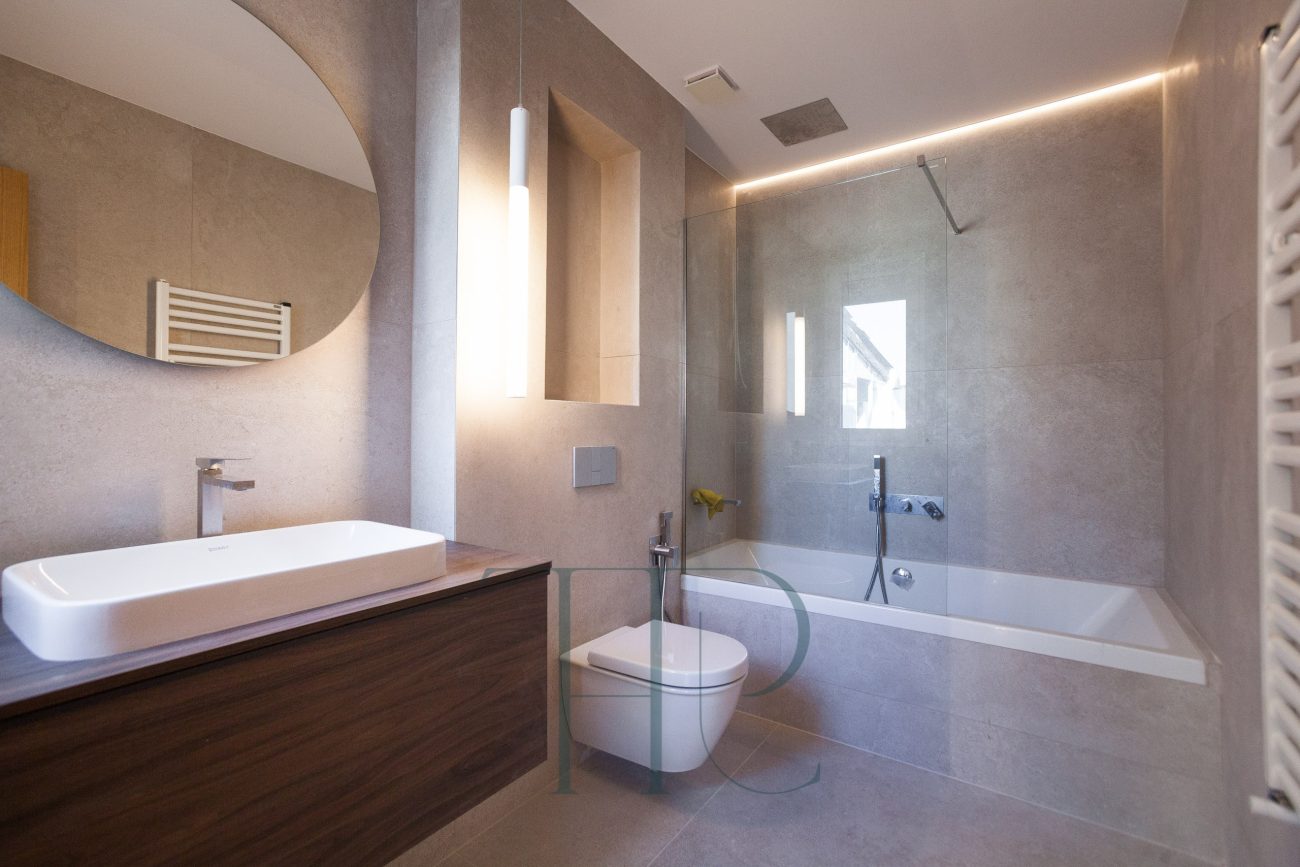 Spectacular penthouse with two large terraces and high-quality finishes