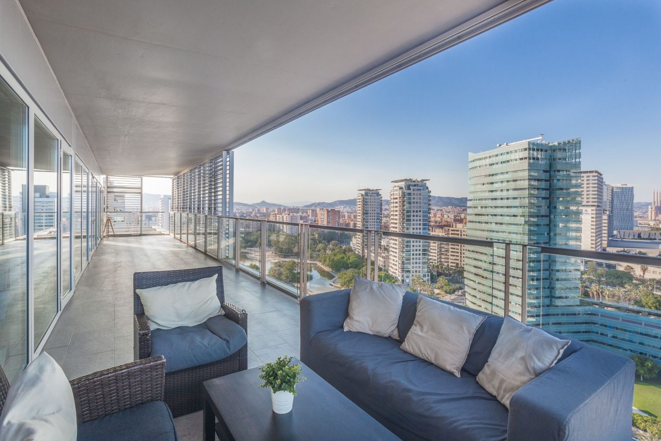 Exclusive view apartment on the first line of the sea