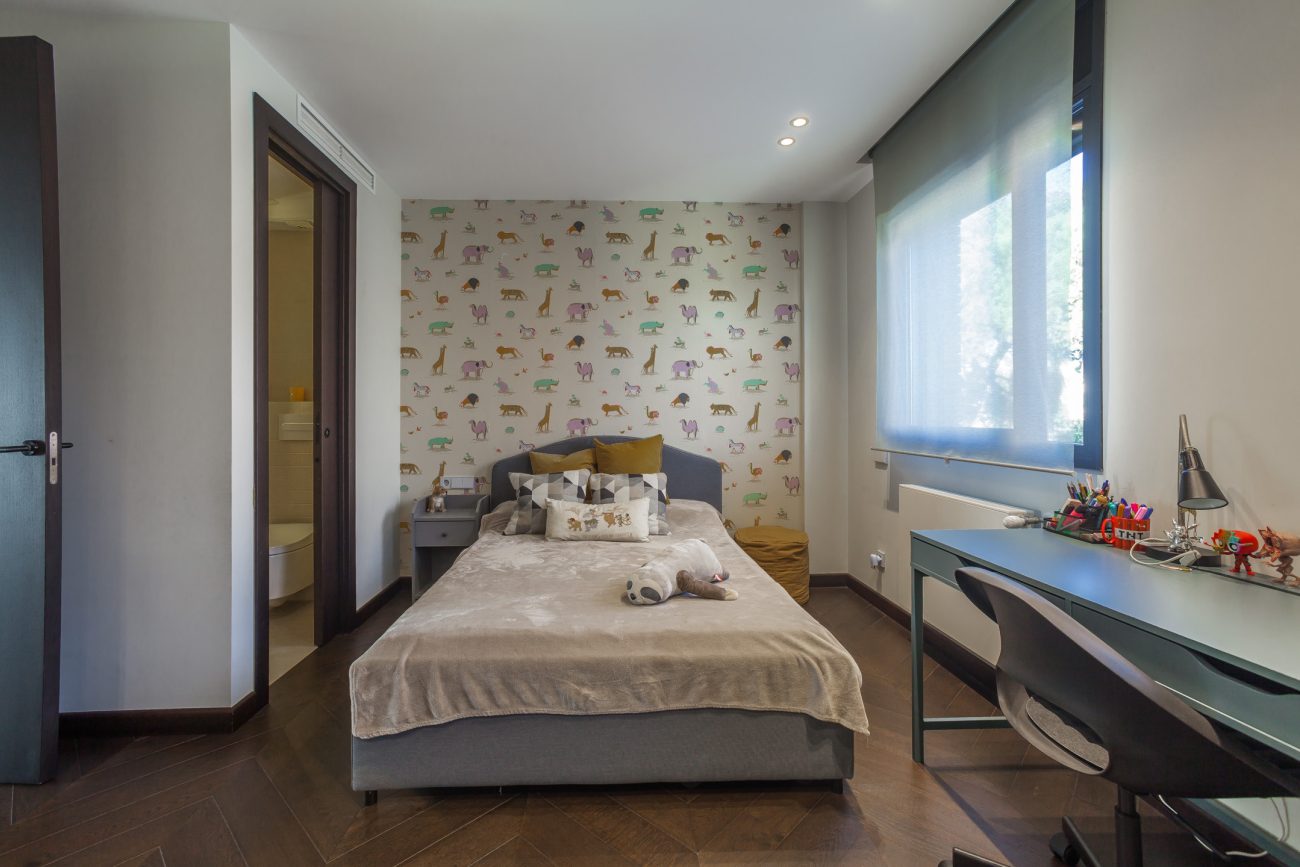 Immerse yourself in the luxury seaside experience in this frontline gem in Castelldefels with eco-innovative and technological features!