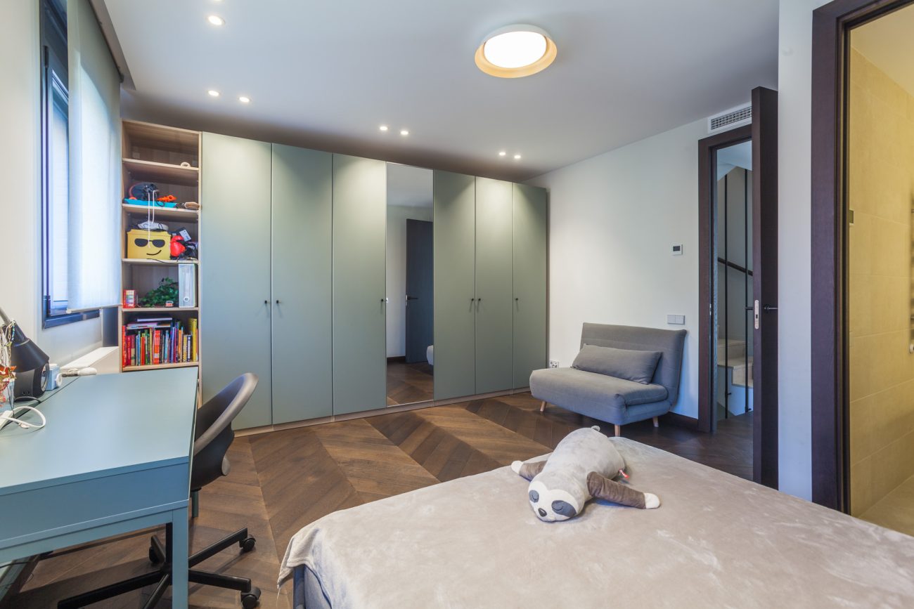 Immerse yourself in the luxury seaside experience in this frontline gem in Castelldefels with eco-innovative and technological features!