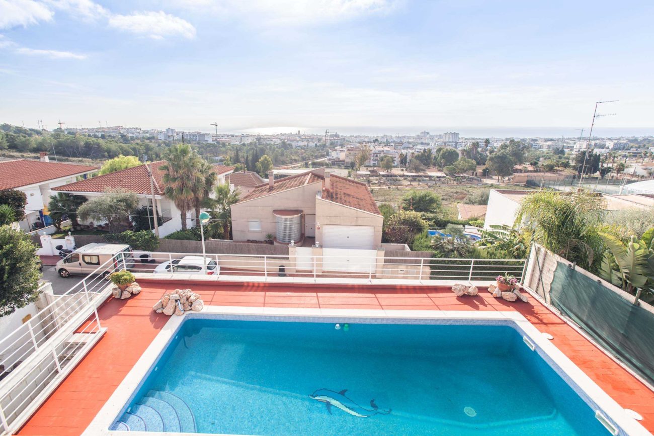 Bright house with sea views in Sitges
