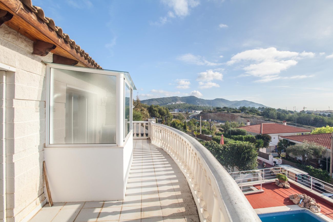 Bright house with sea views in Sitges