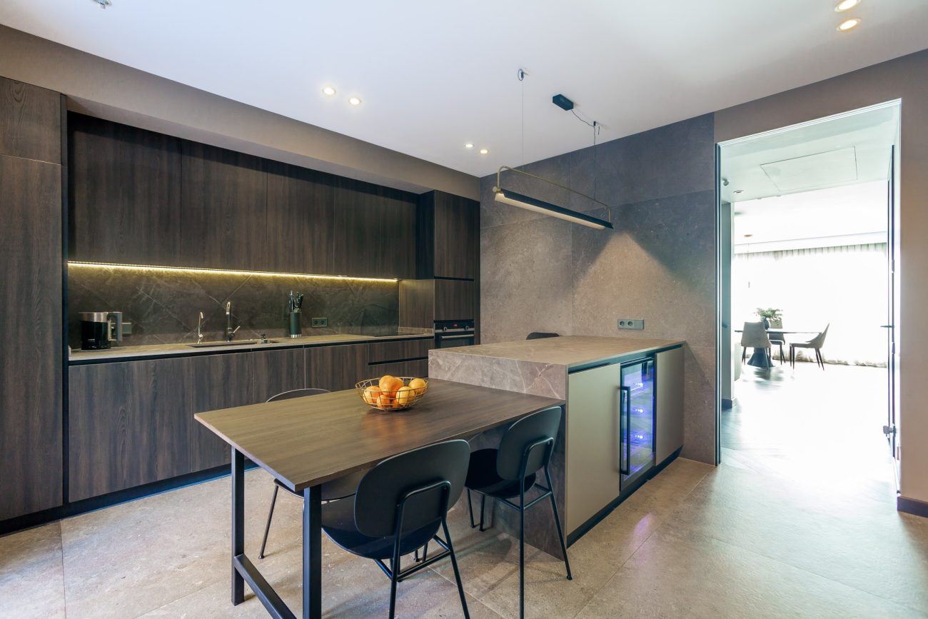 Immerse yourself in the luxury seaside experience in this frontline gem in Castelldefels with eco-innovative and technological features!