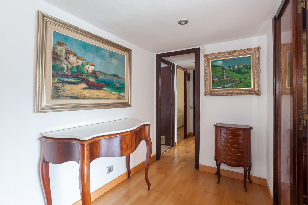 Penthouse with terrace and pool in the best area of ​​Gavá