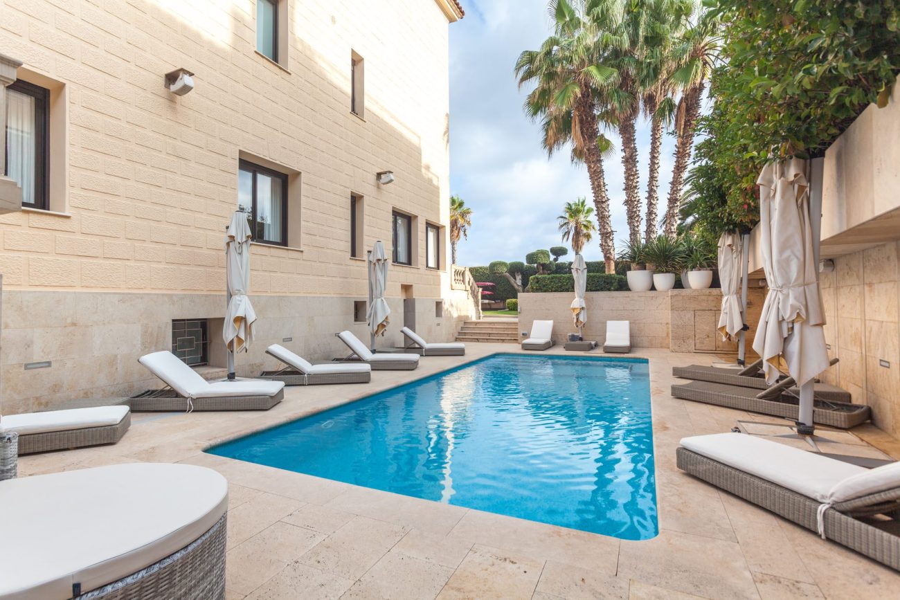 An Exclusive House on the first line to the sea in Sitges