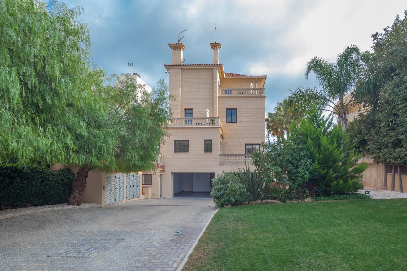 An Exclusive House on the first line to the sea in Sitges