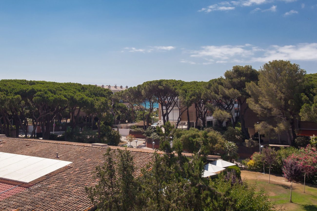 Penthouse with terrace and pool in the best area of ​​Gavá