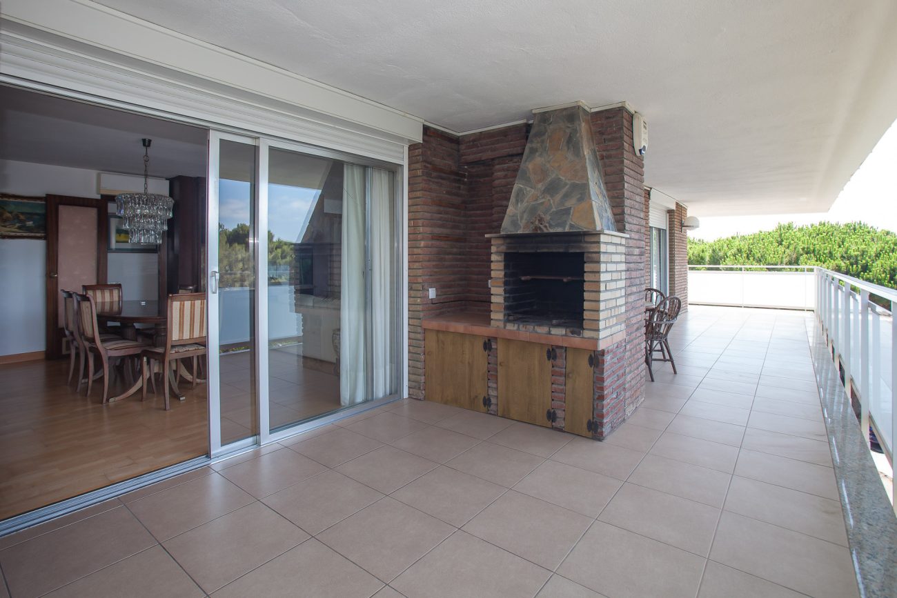 Penthouse with terrace and pool in the best area of ​​Gavá