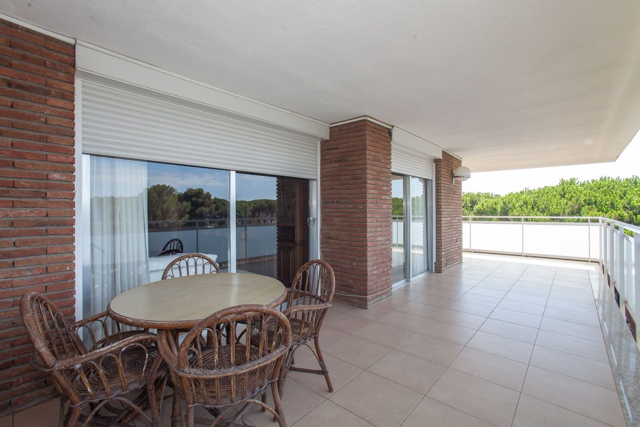 Penthouse with terrace and pool in the best area of ​​Gavá