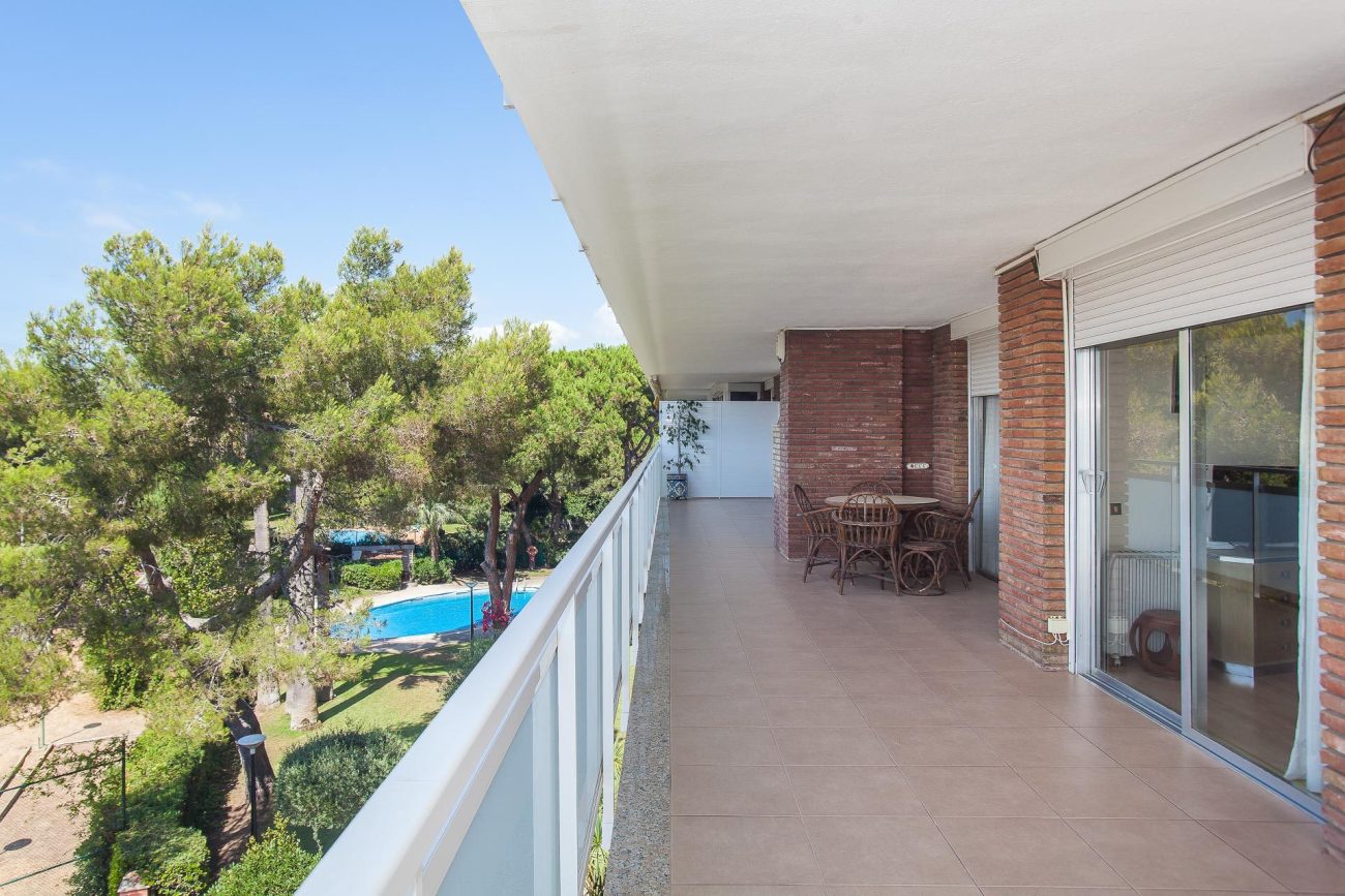 Penthouse with terrace and pool in the best area of ​​Gavá