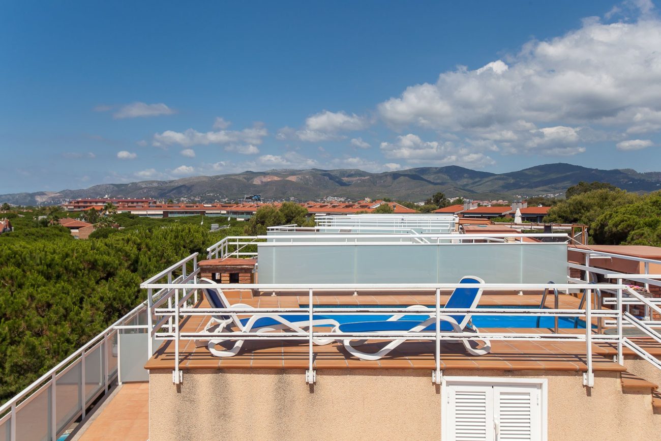 Penthouse with terrace and pool in the best area of ​​Gavá