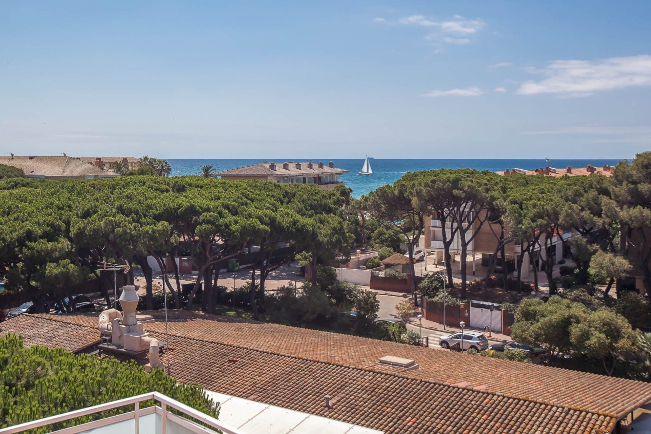Penthouse with terrace and pool in the best area of ​​Gavá