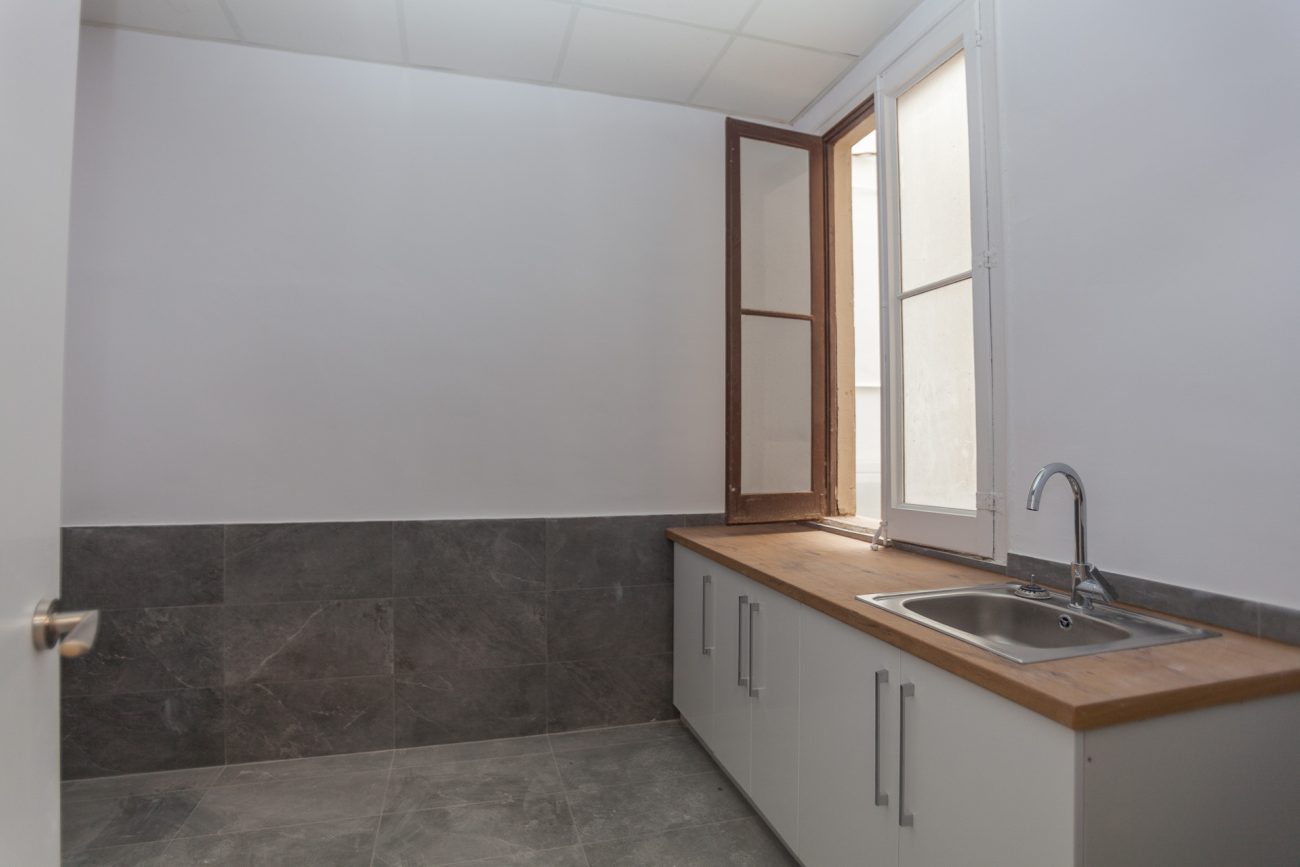 Office for rent on the main promenade of the city in the very center
