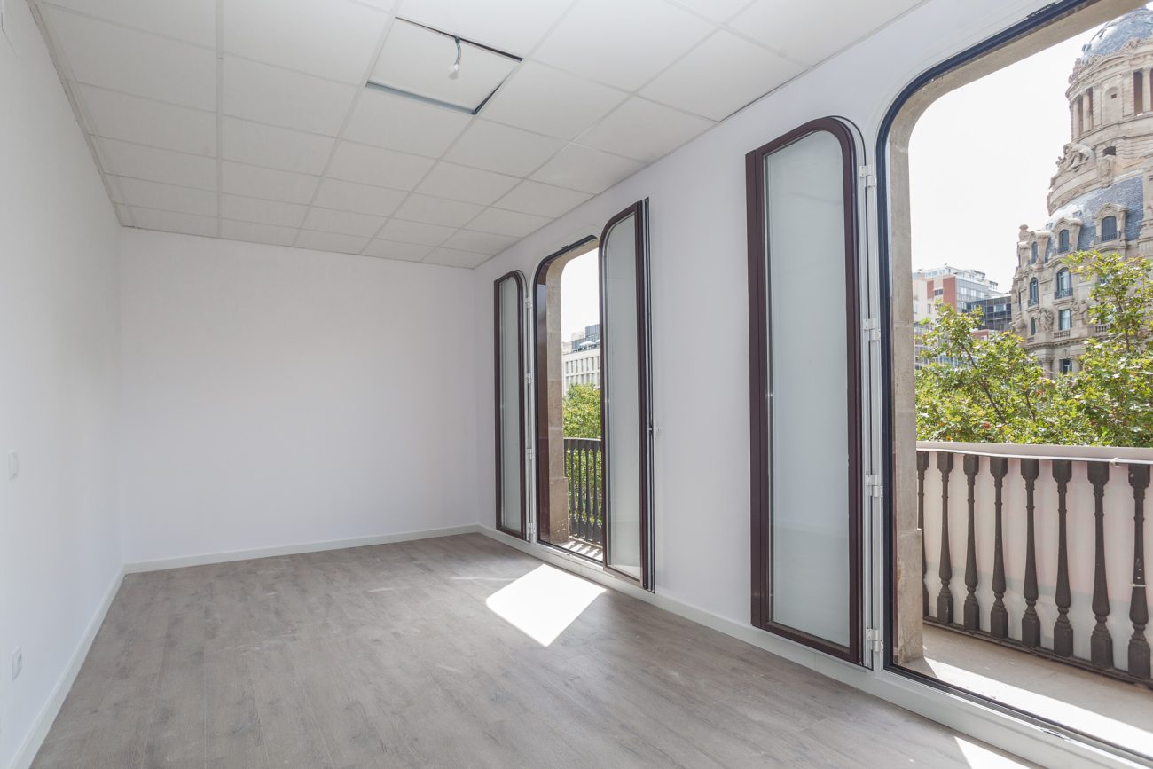 Office for rent on the main promenade of the city in the very center