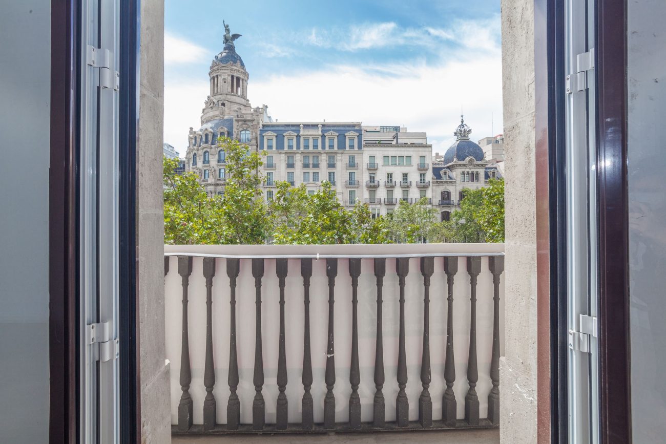 Office for rent on the main promenade of the city in the very center