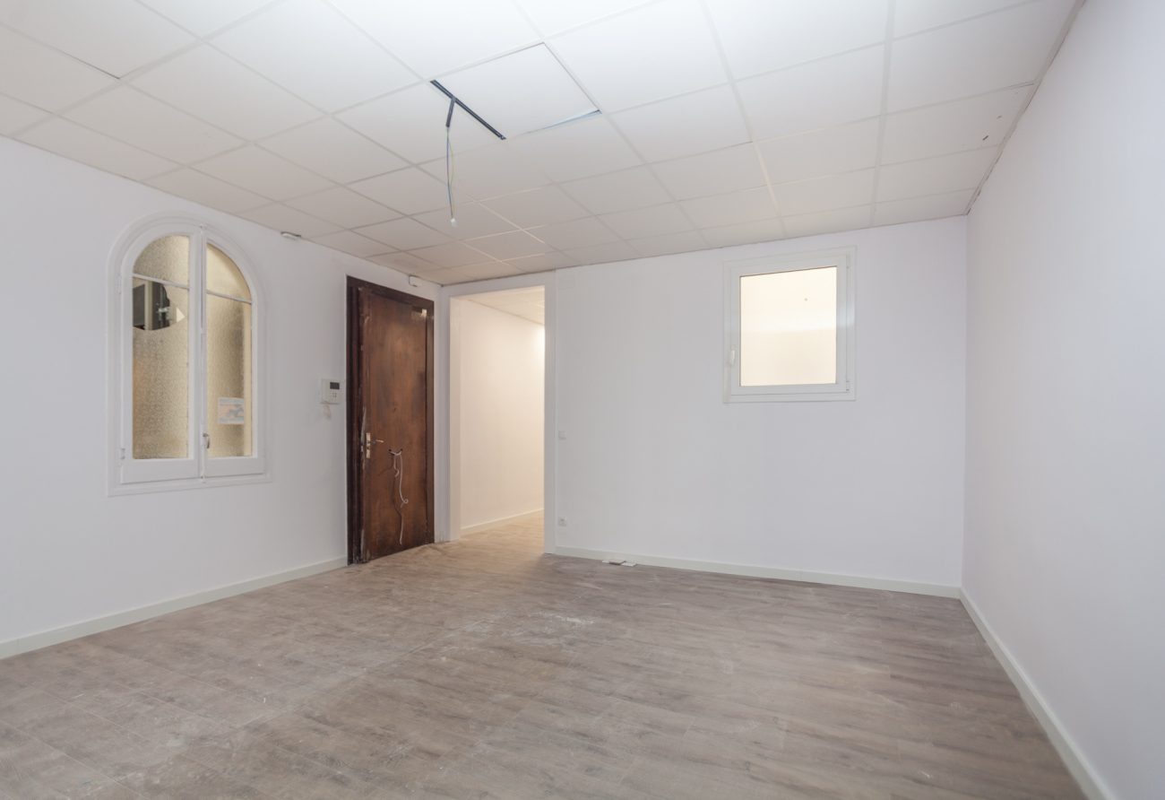 Office for rent on the main promenade of the city in the very center