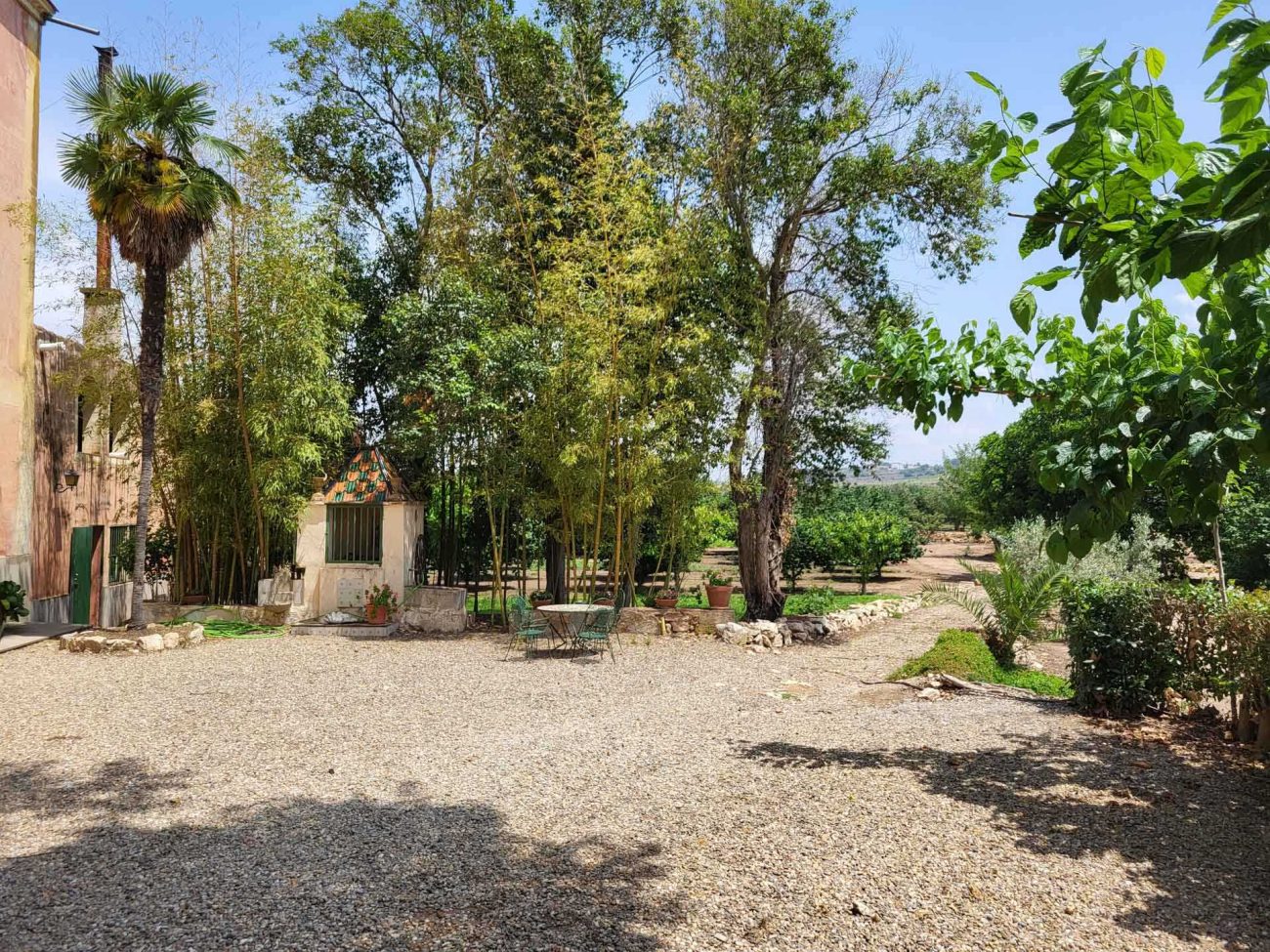 Beautiful Indiana-style farmhouse for sale near Valls