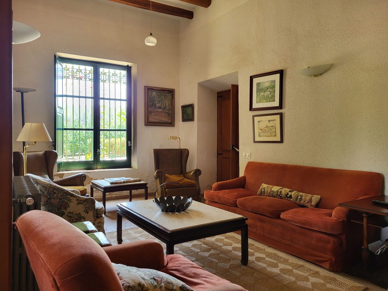 Beautiful Indiana-style farmhouse for sale near Valls
