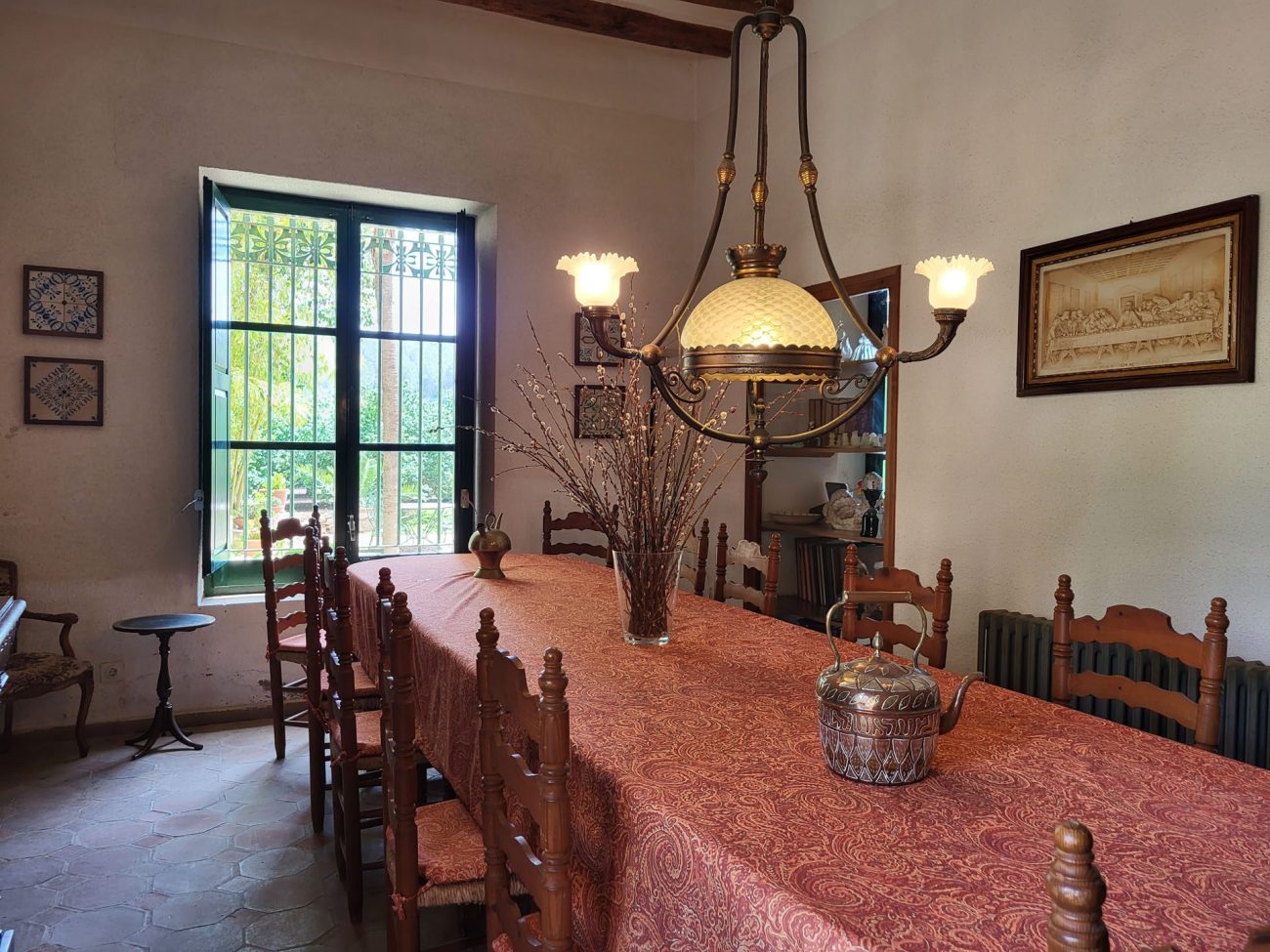 Beautiful Indiana-style farmhouse for sale near Valls