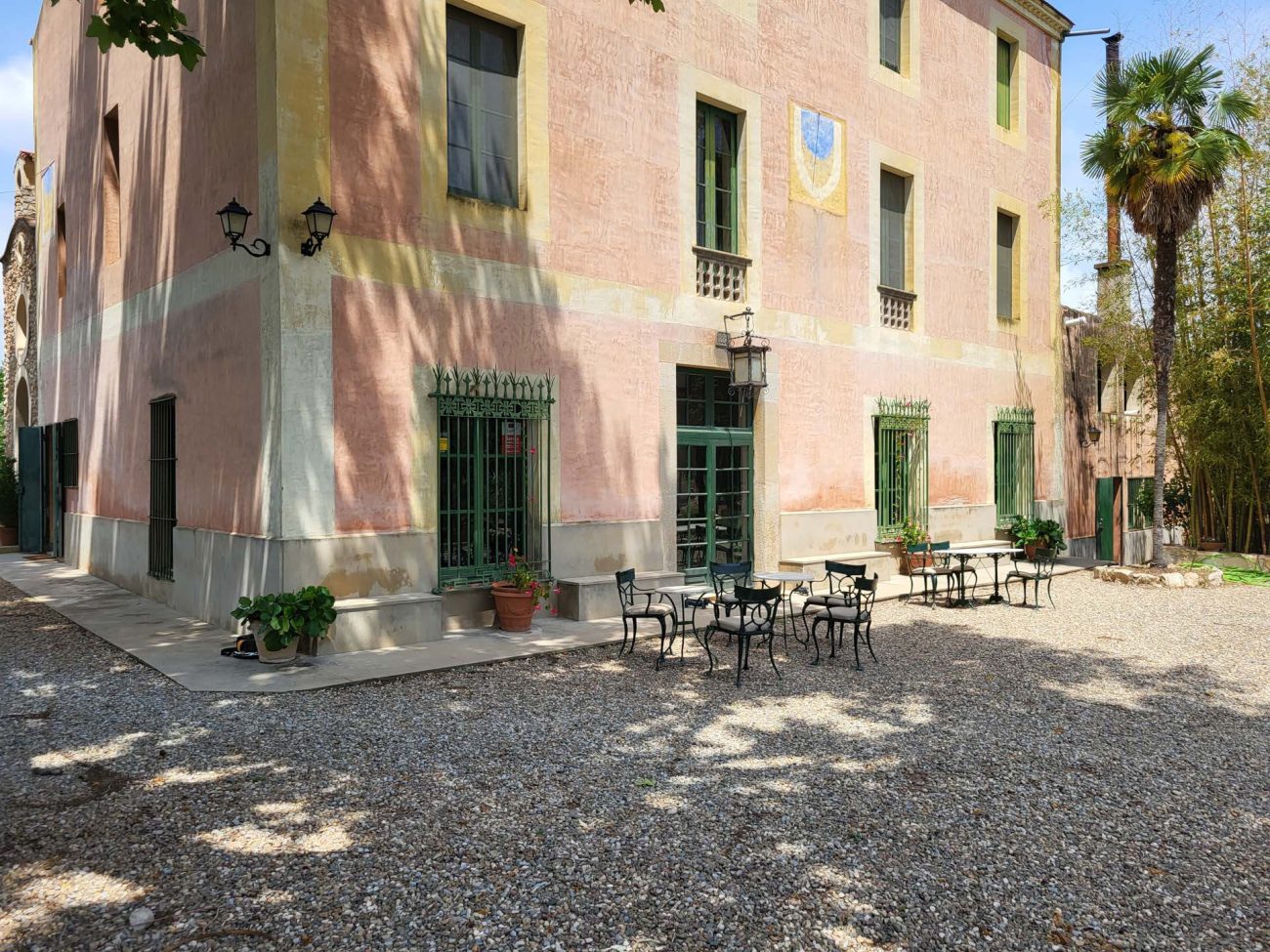 Beautiful Indiana-style farmhouse for sale near Valls