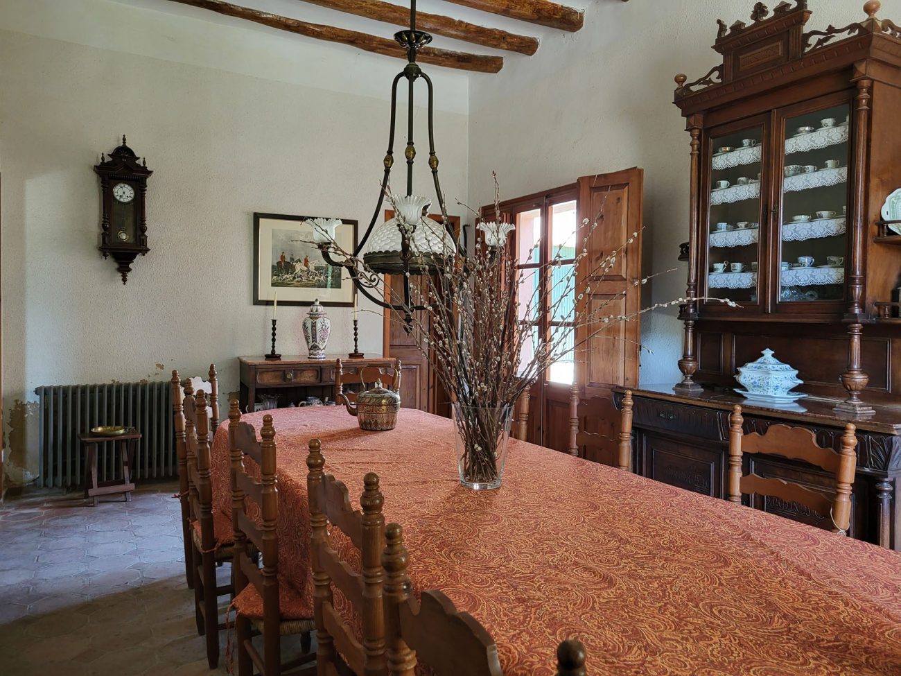 Beautiful Indiana-style farmhouse for sale near Valls