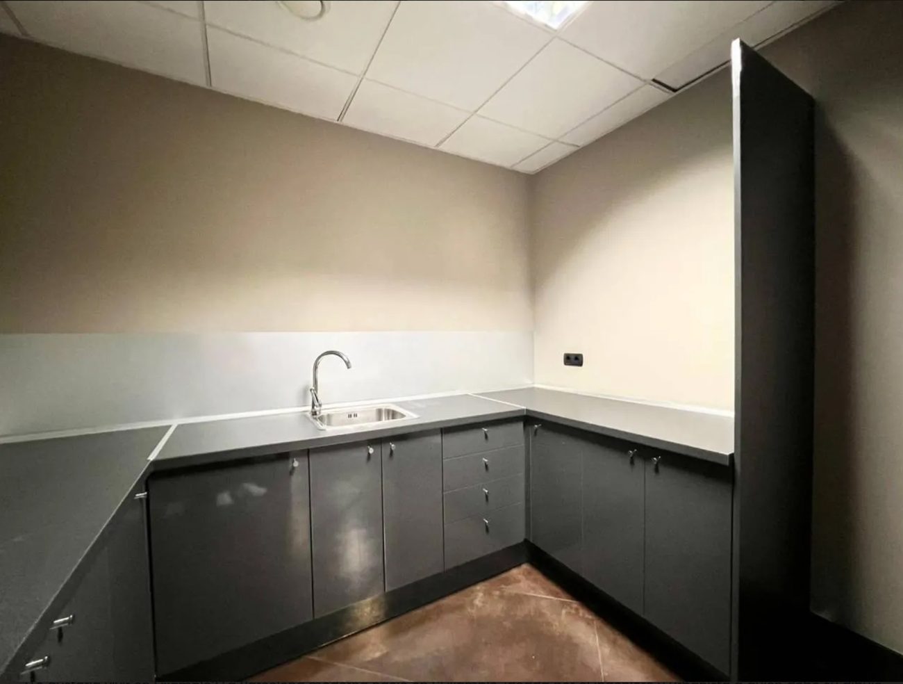 Corner office with the renovation on Paseo de Gracia with amazing view