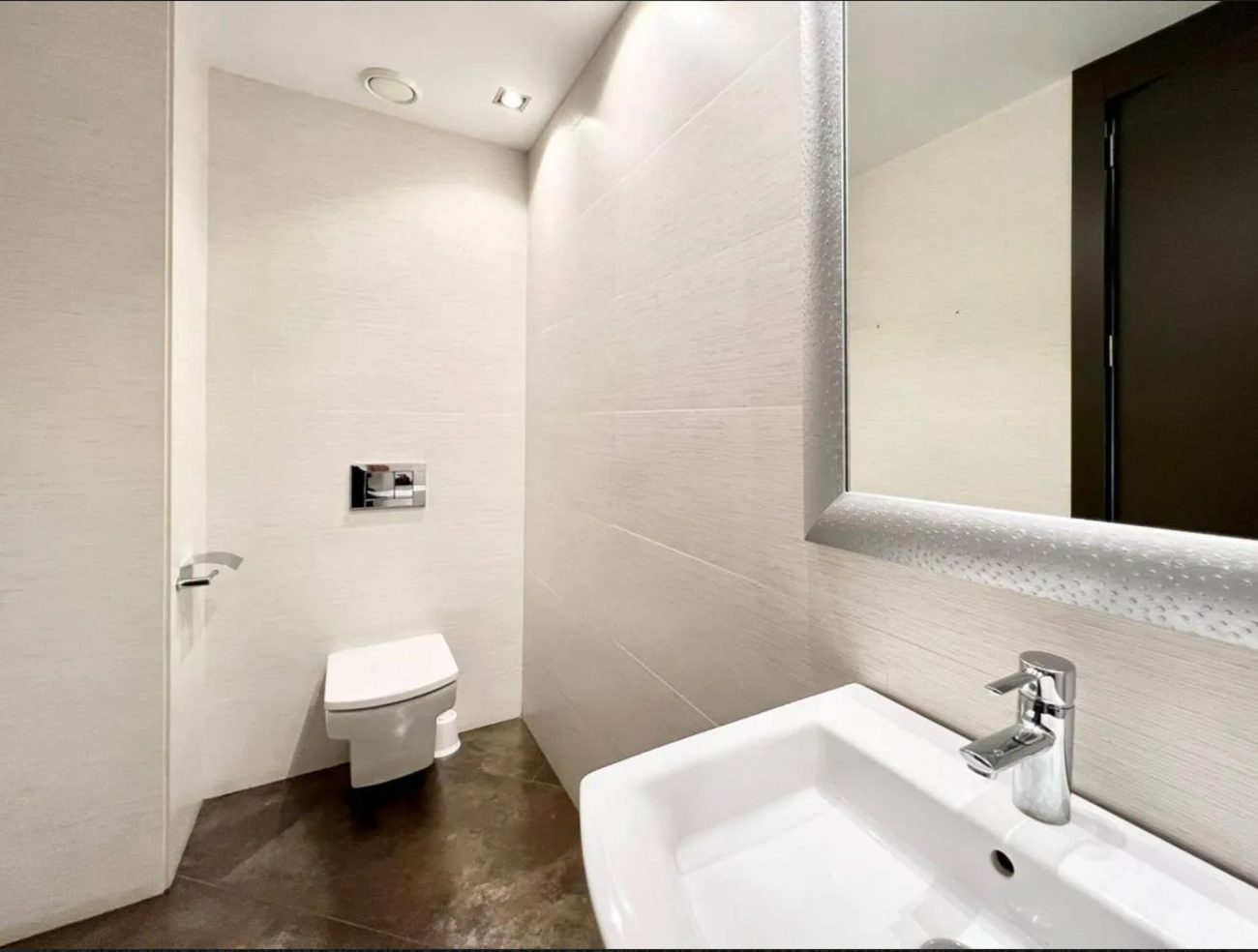 Corner office with the renovation on Paseo de Gracia with amazing view