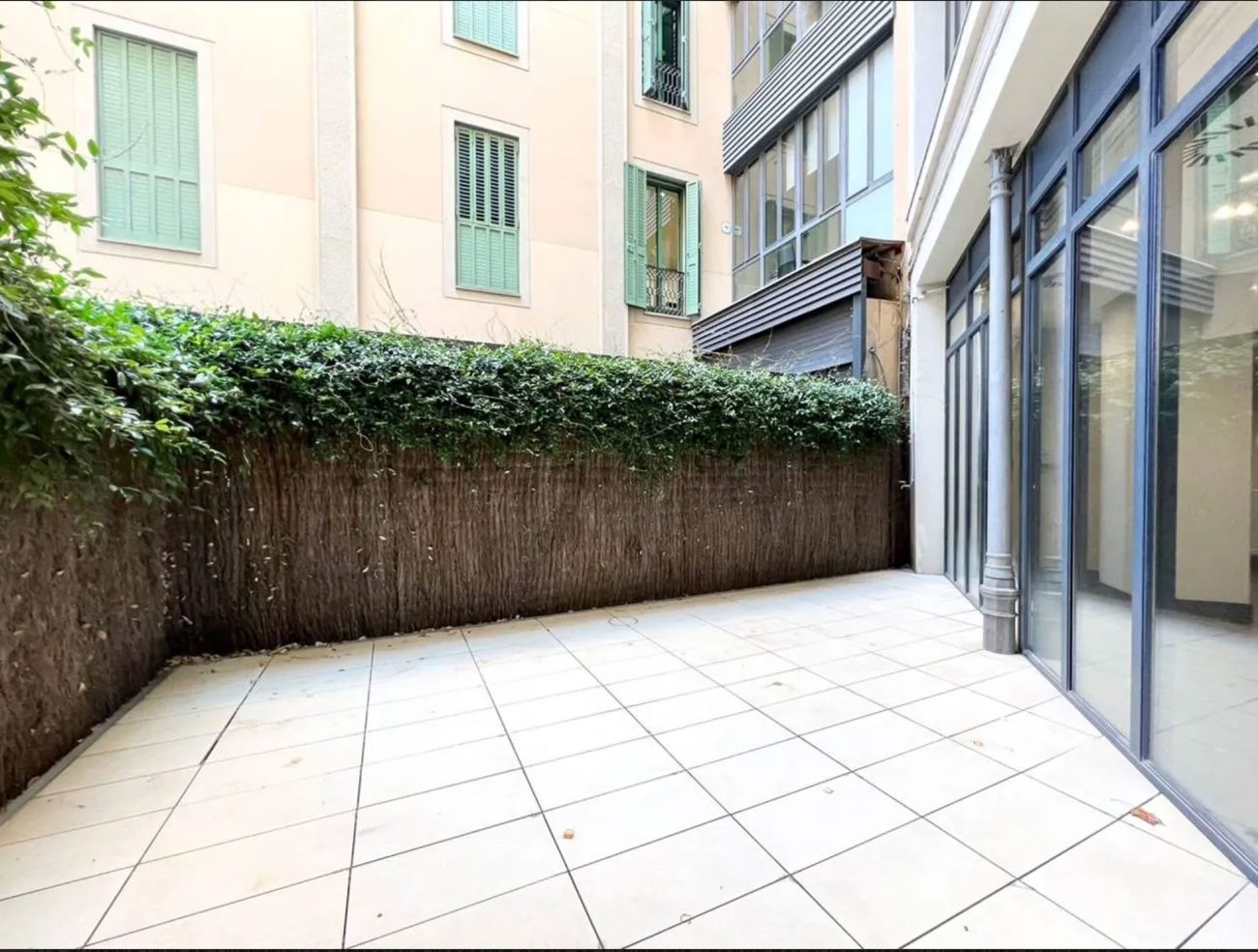 Corner office with the renovation on Paseo de Gracia with amazing view