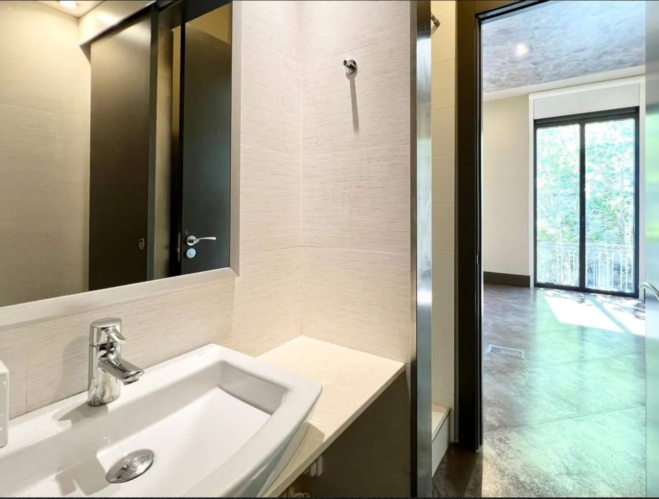 Corner office with the renovation on Paseo de Gracia with amazing view