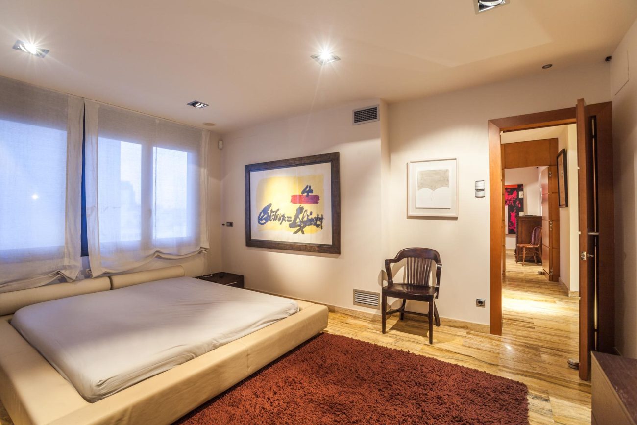 Charming Apartment on Paseo de Gracia: A Haven of Beauty and Style