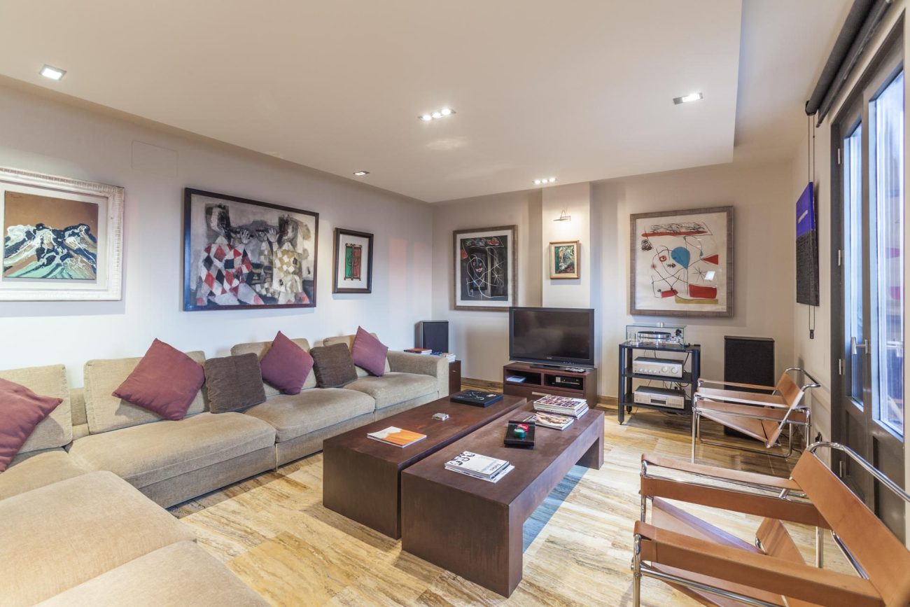 Charming Apartment on Paseo de Gracia: A Haven of Beauty and Style
