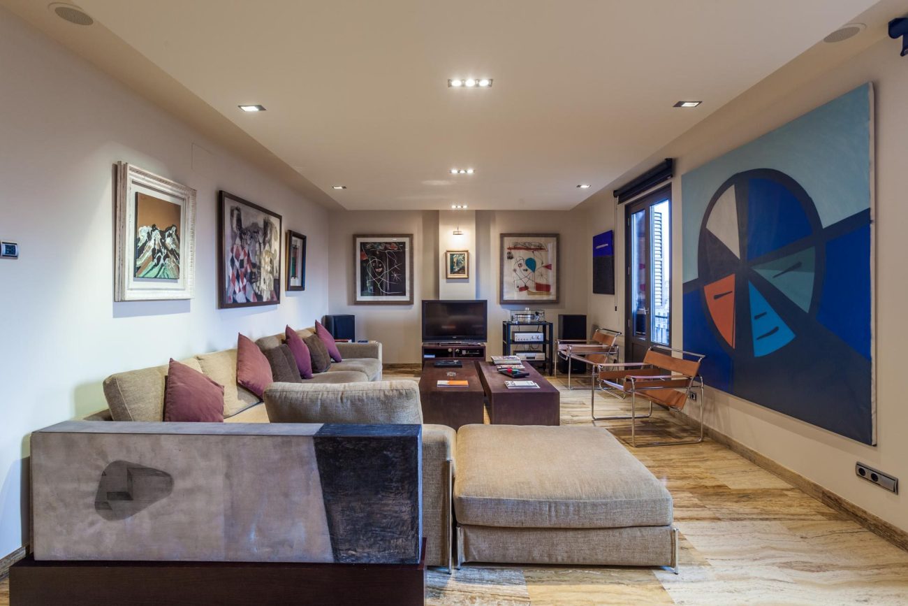 Charming Apartment on Paseo de Gracia: A Haven of Beauty and Style