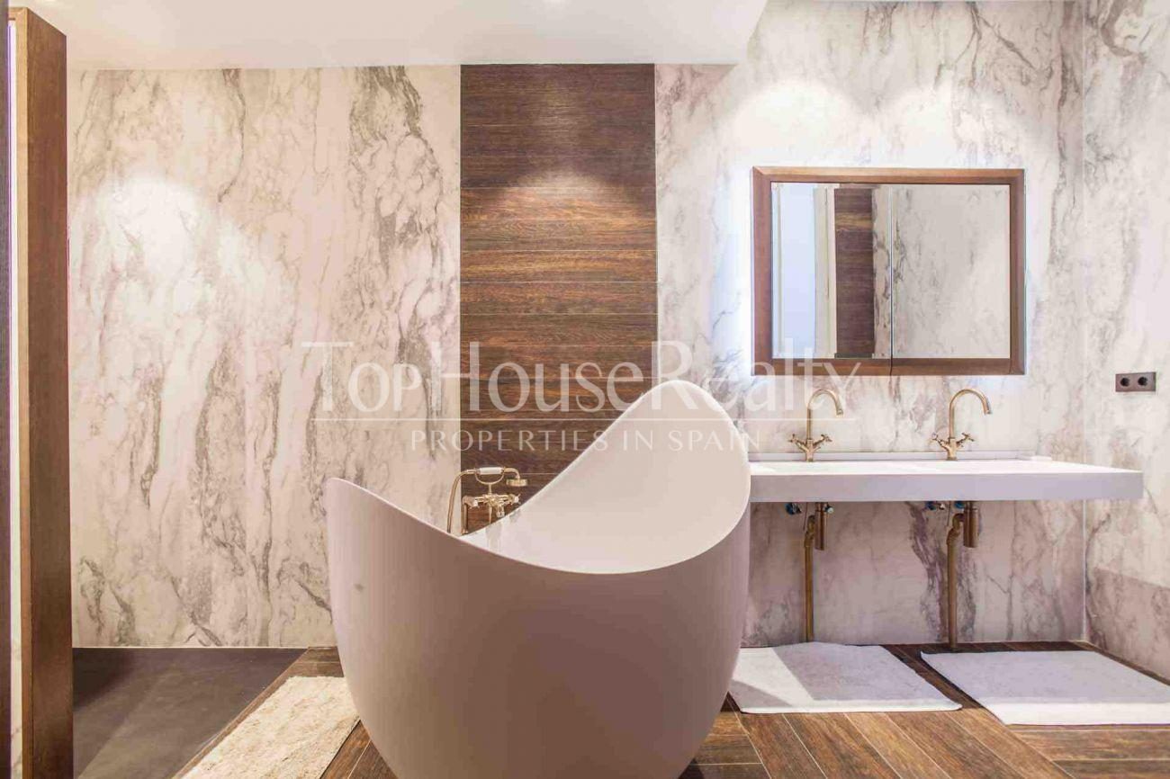 Spectacular flat in the Golden Square of Barcelona