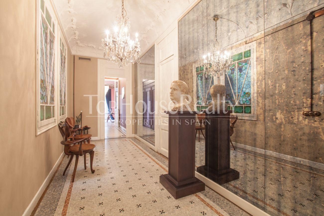 Spectacular flat in the Golden Square of Barcelona