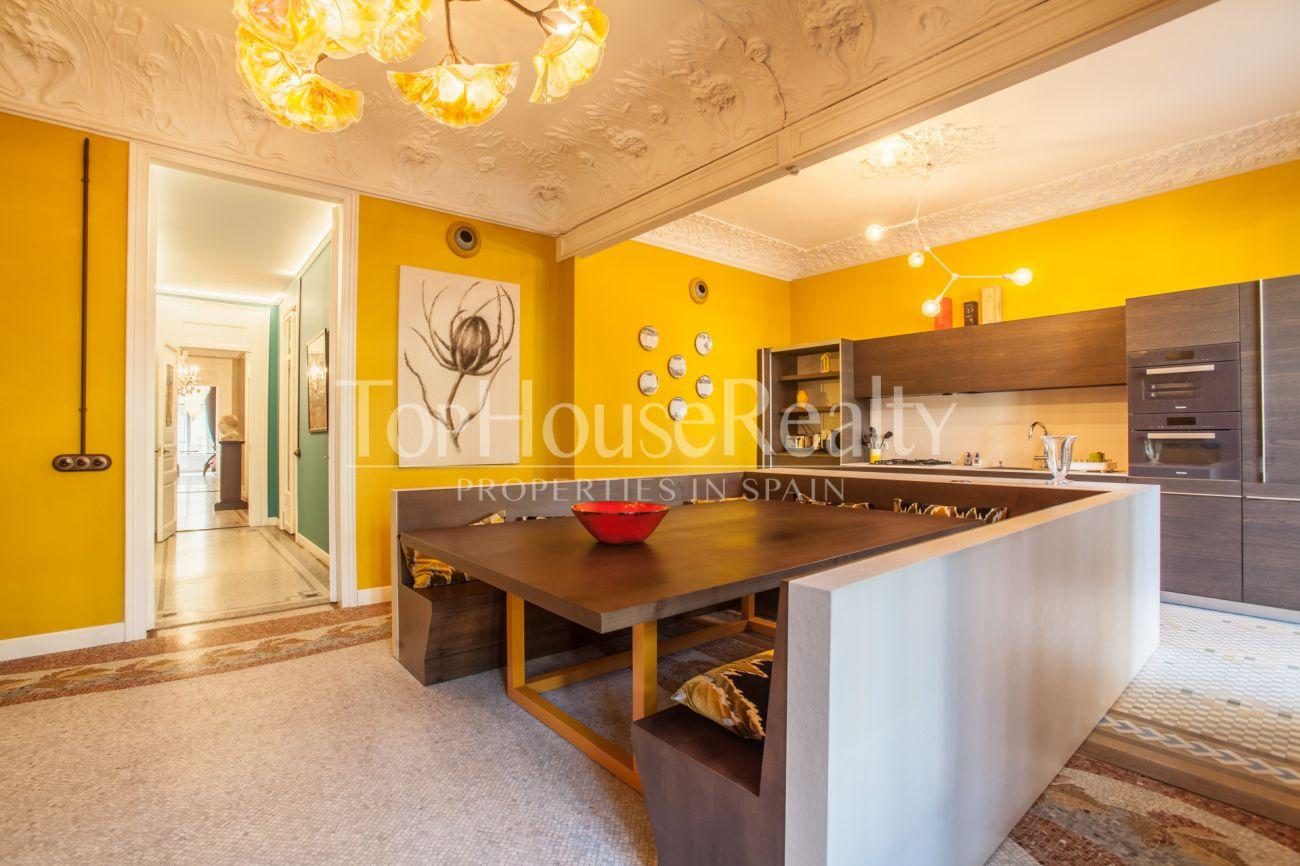 Spectacular flat in the Golden Square of Barcelona