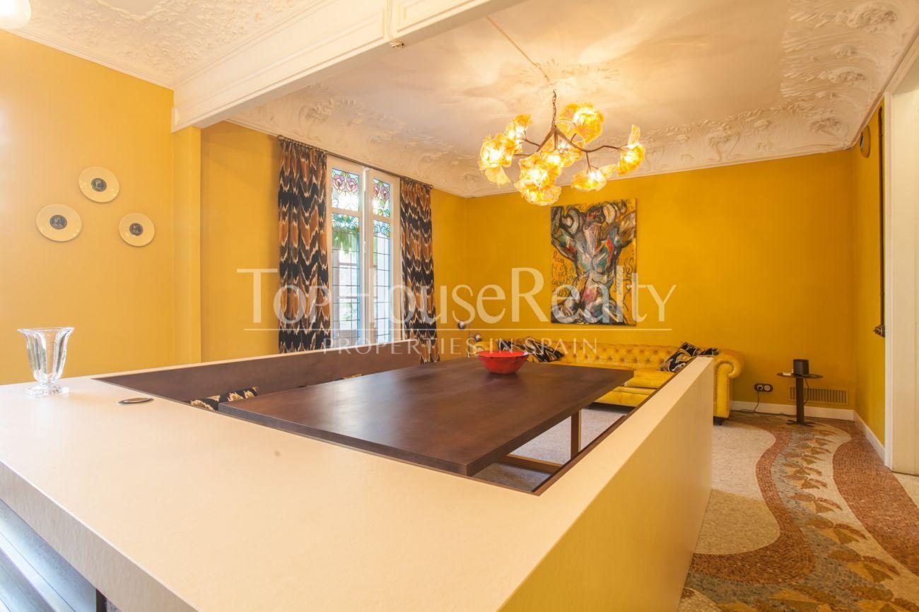 Spectacular flat in the Golden Square of Barcelona