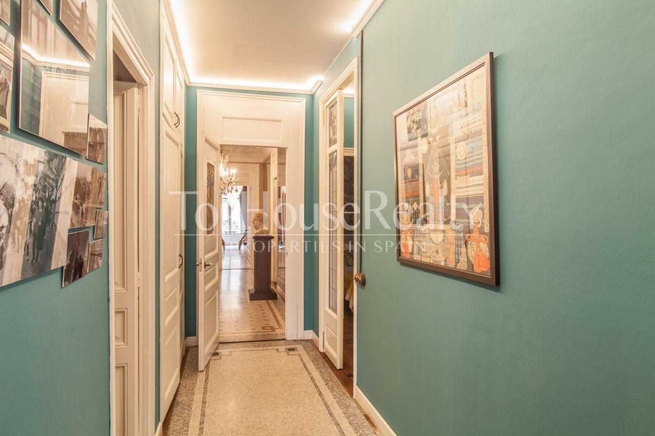 Spectacular flat in the Golden Square of Barcelona