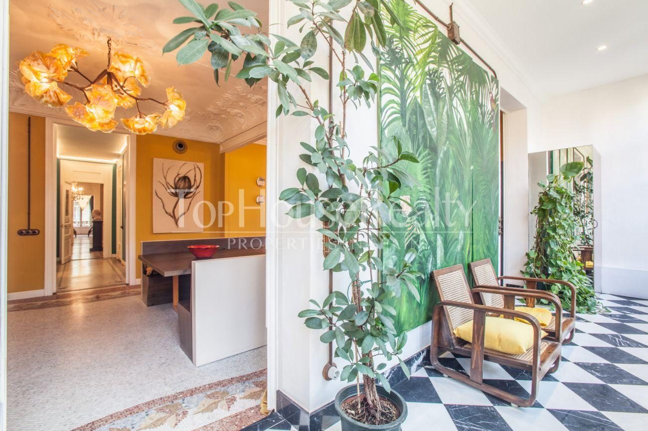 Spectacular flat in the Golden Square of Barcelona