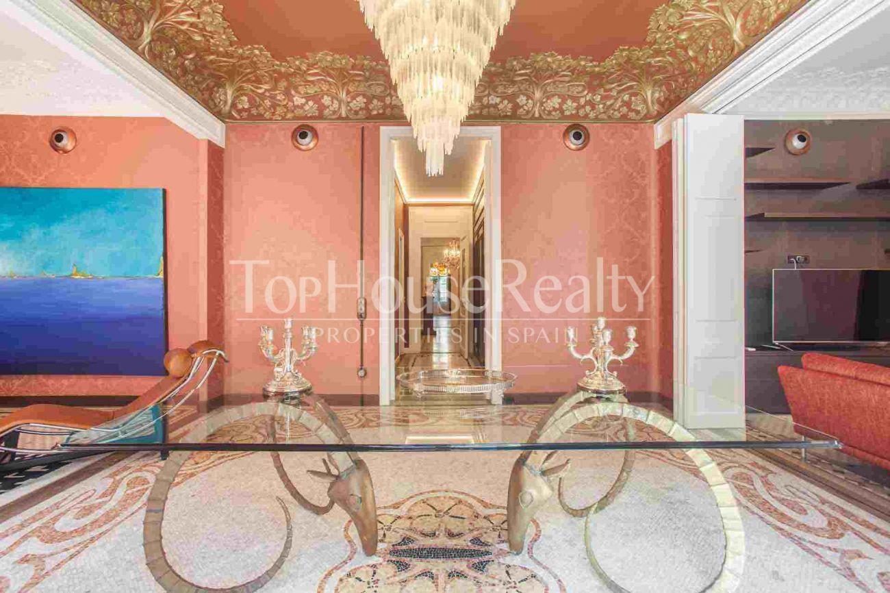 Spectacular flat in the Golden Square of Barcelona