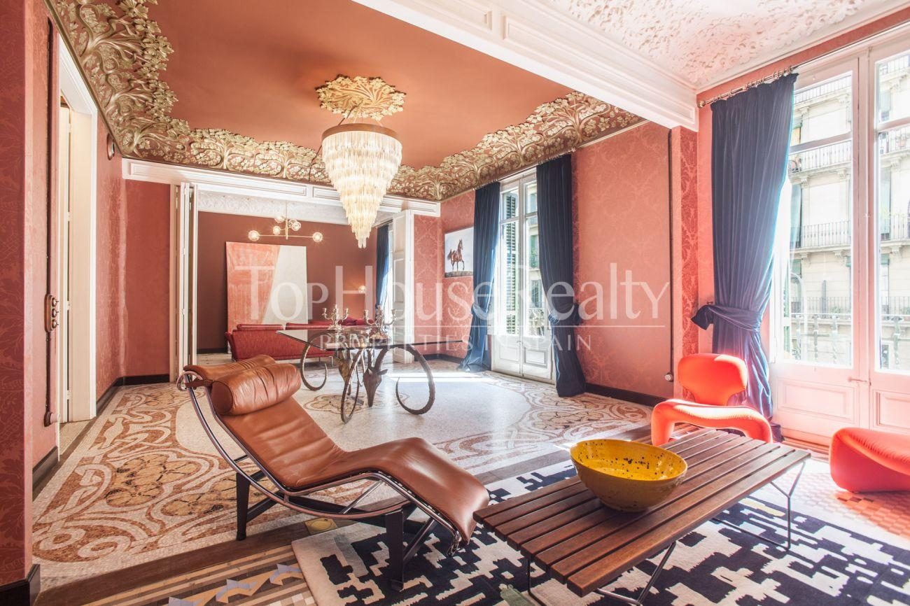 Spectacular flat in the Golden Square of Barcelona