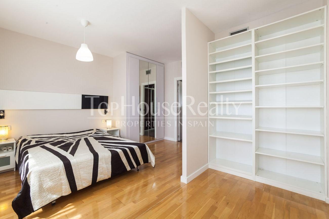 Nice and sunny apartment near Anec Blau shopping centre