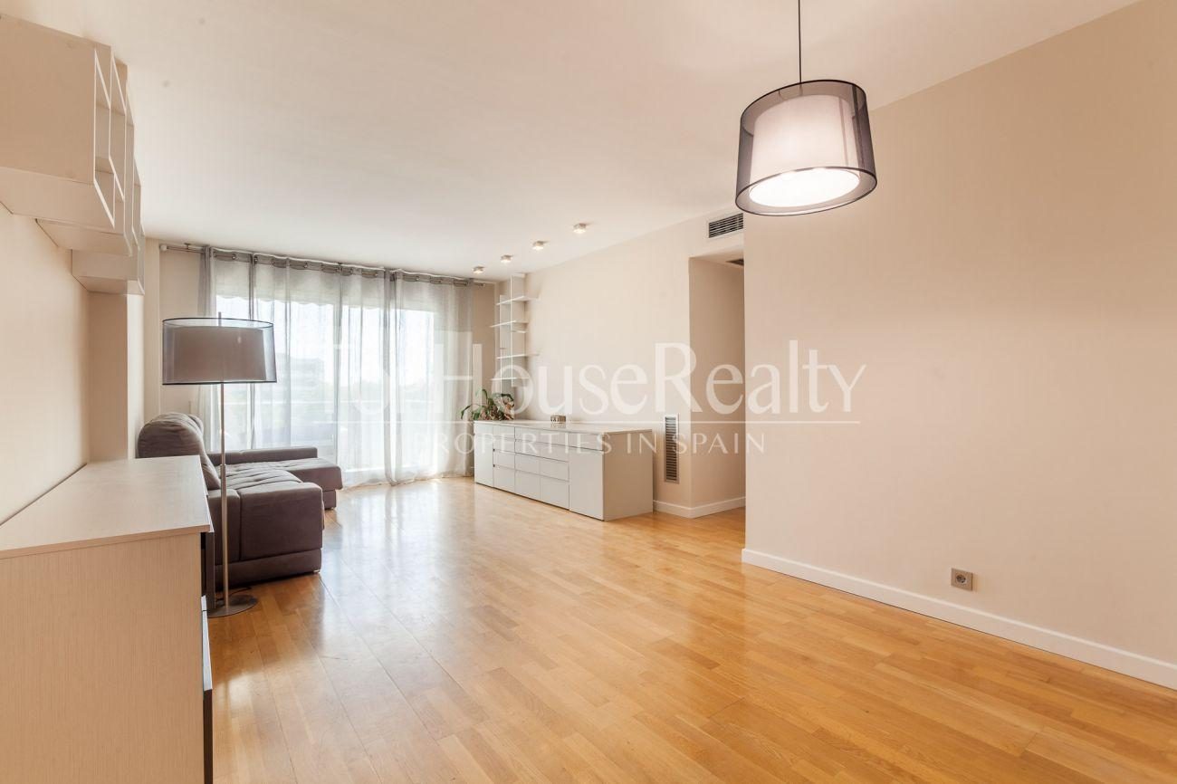 Nice and sunny apartment near Anec Blau shopping centre