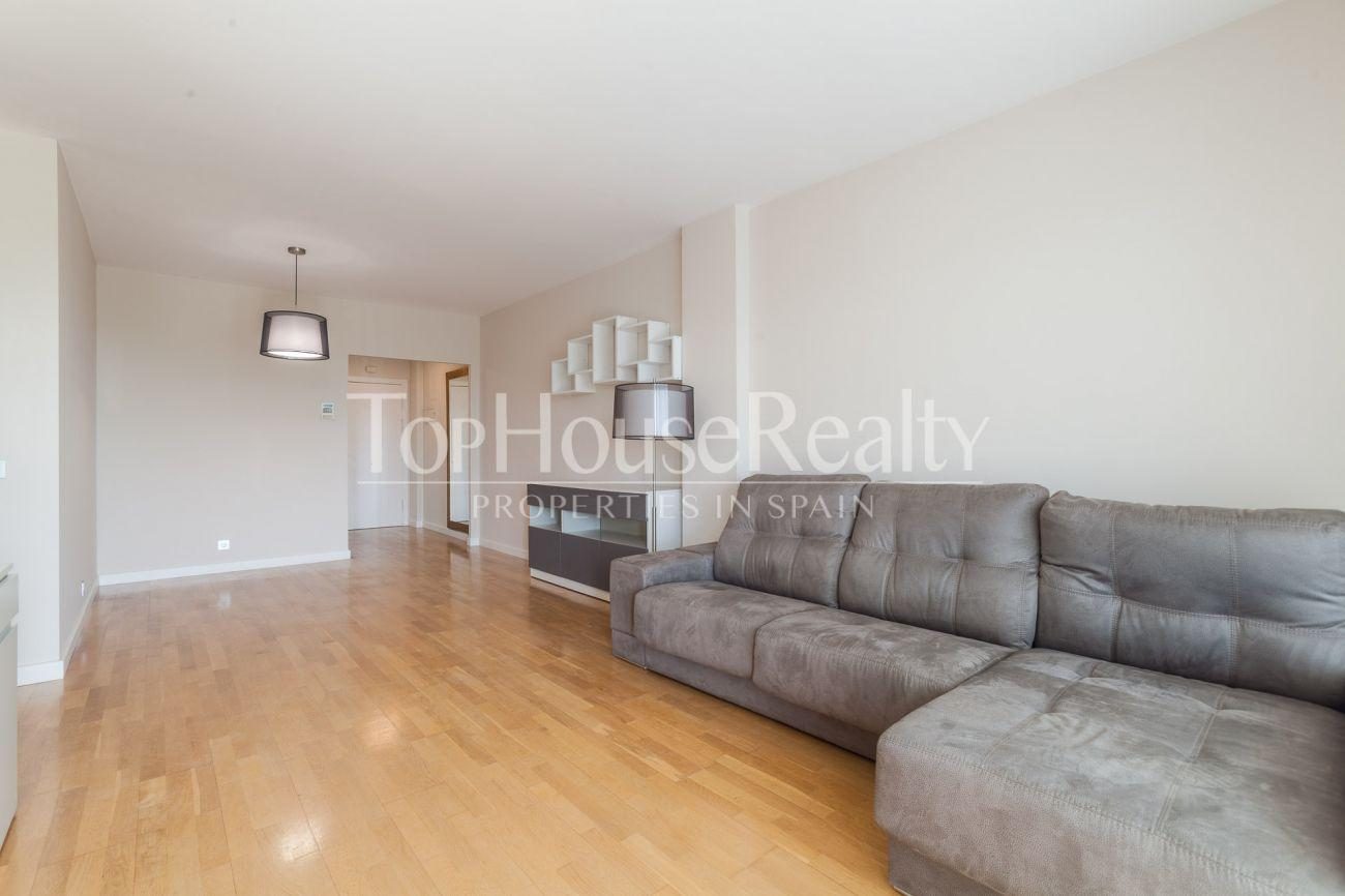 Nice and sunny apartment near Anec Blau shopping centre