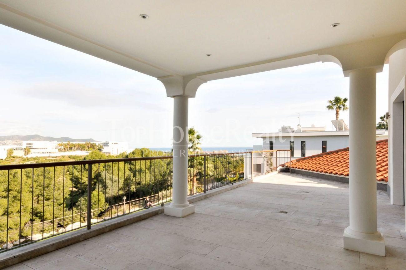 Great house in the best community near Barcelona