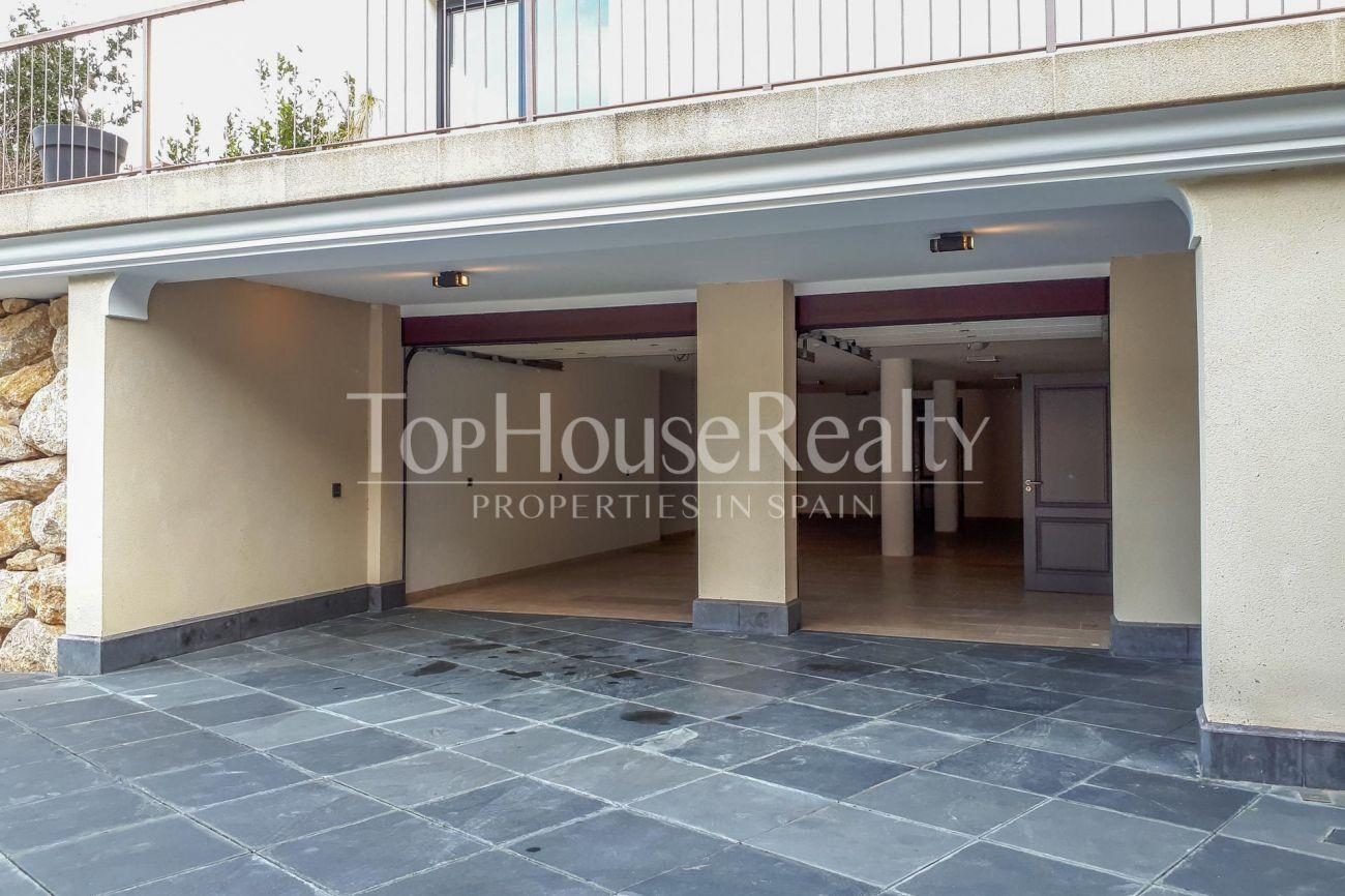 Great house in the best community near Barcelona