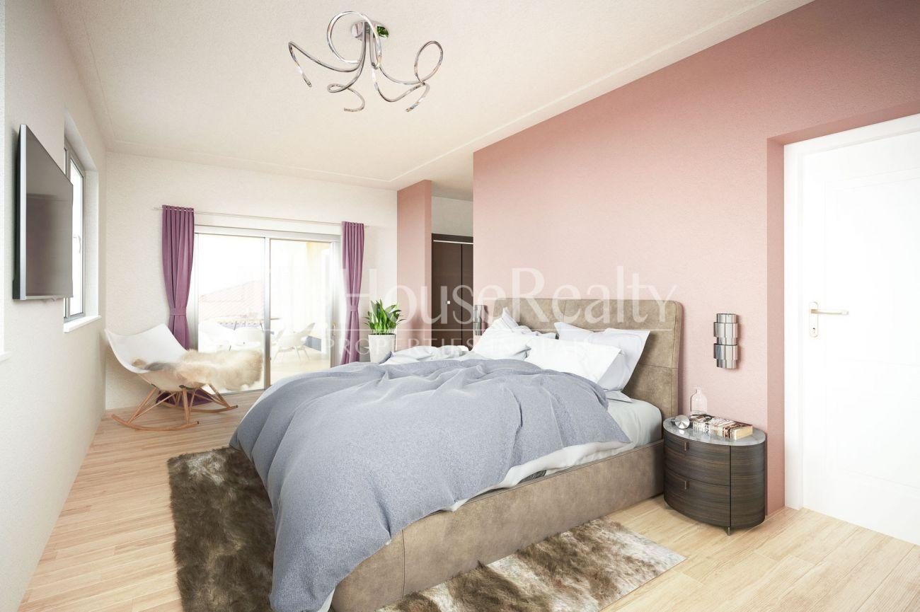 Great house in the best community near Barcelona