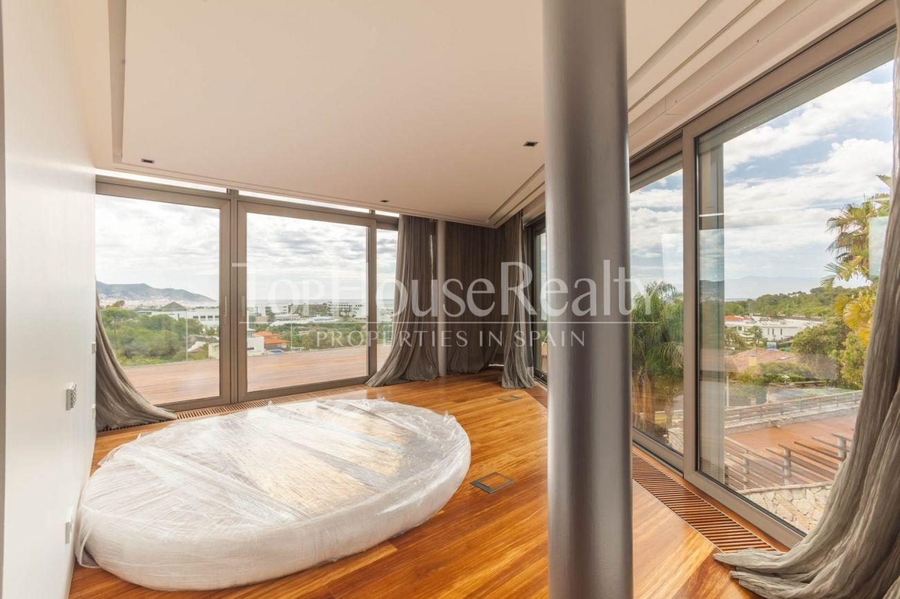 Magnificent modern house with views in Can Girona, Sitges