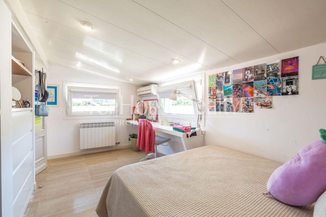 Bright penthouse in Pedralbes