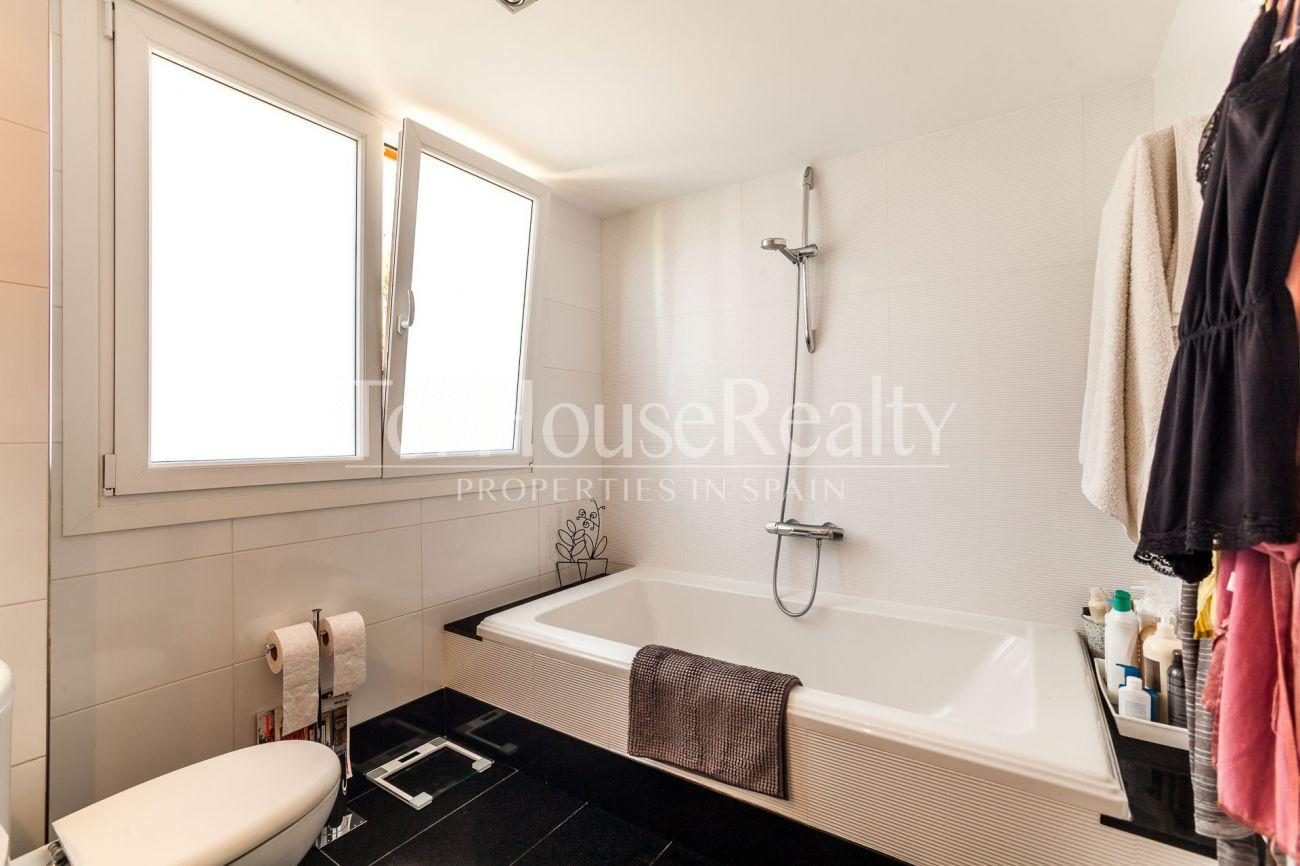 Bright penthouse in Pedralbes